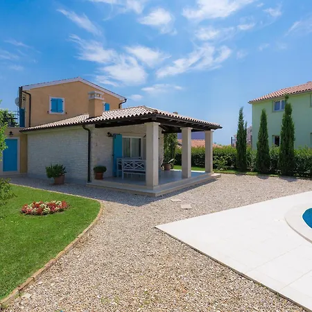 Villa Luka In Fazana With Pool & Playground Only 600 Meter From The Beach Exterior photo