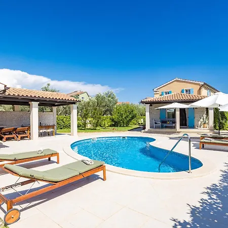 Villa Luka In Fazana With Pool & Playground Only 600 Meter From The Beach Exterior photo
