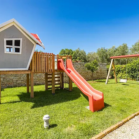 Villa Luka In Fazana With Pool & Playground Only 600 Meter From The Beach Exterior photo