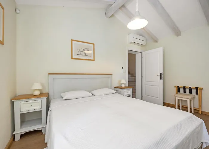 Villa Luka In Fazana With Pool & Playground Only 600 Meter From The Beach