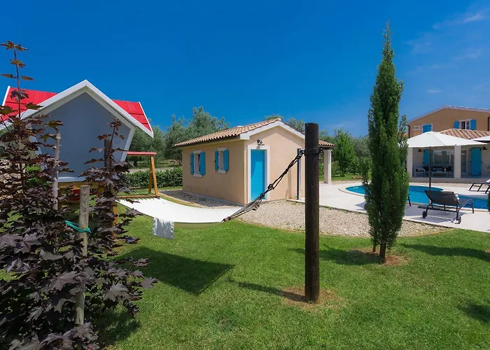 Villa Luka In Fazana With Pool & Playground Only 600 Meter From The Beach