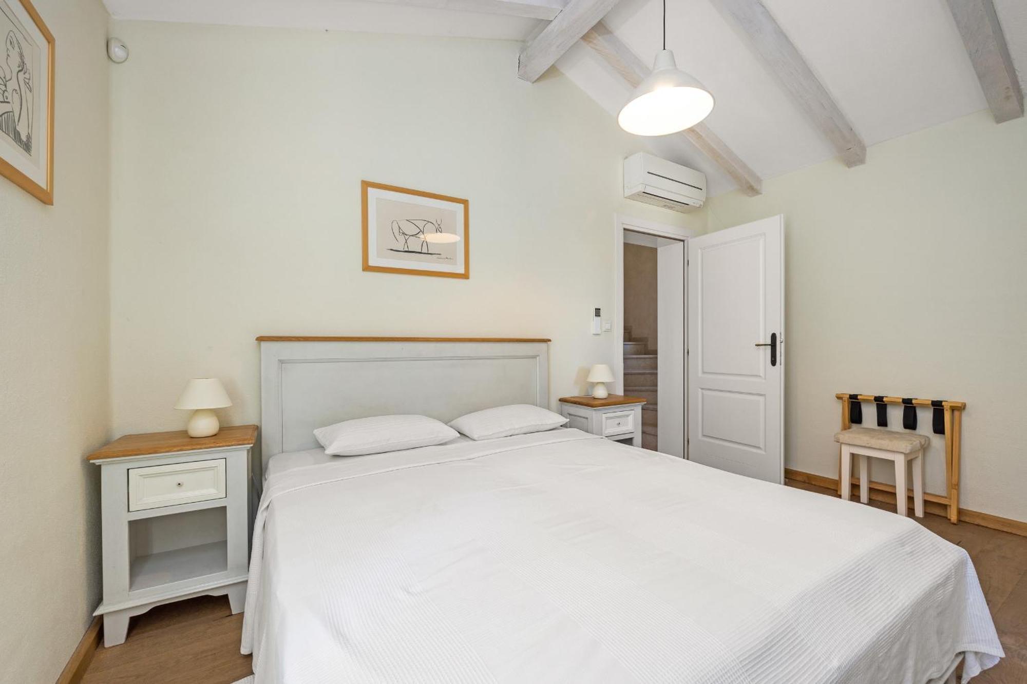 Luka In With Pool & Playground Only 600 Meter From The Villa