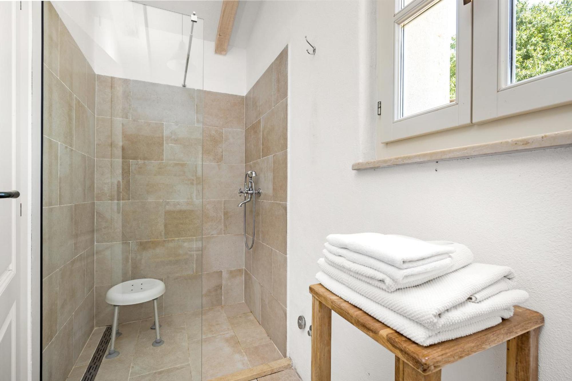 Villa Luka In With Pool & Playground Only 600 Meter From The *