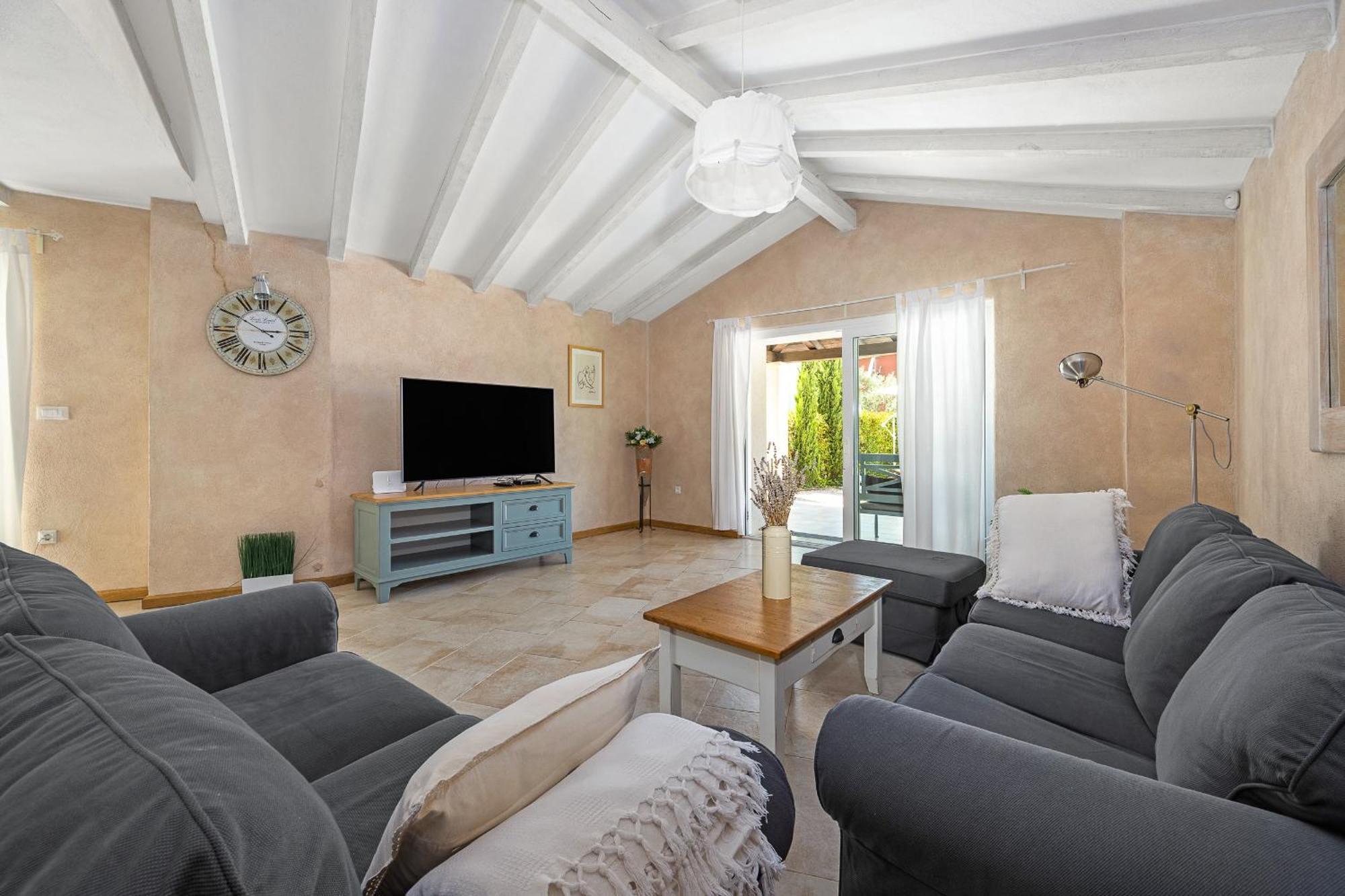 Luka In With Pool & Playground Only 600 Meter From The Villa Fazana
