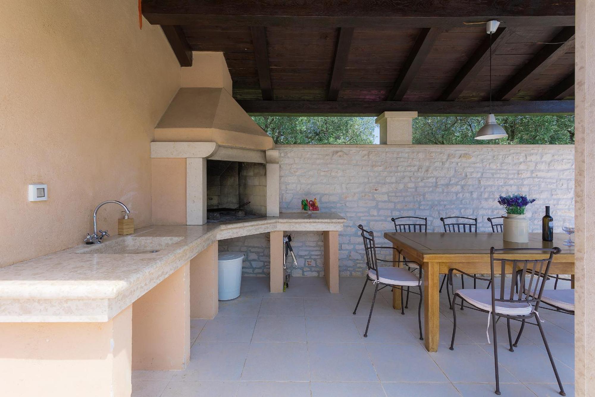 Luka In With Pool & Playground Only 600 Meter From The Villa