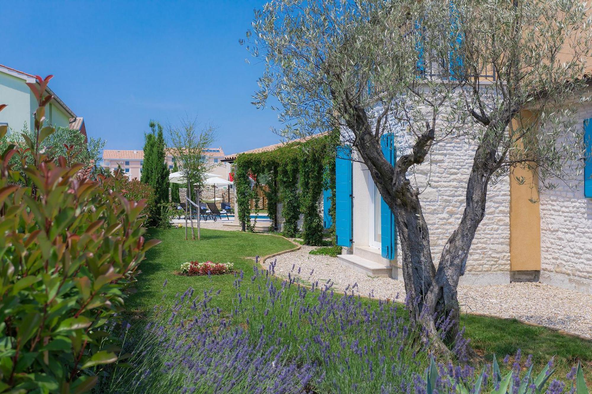 Luka In With Pool & Playground Only 600 Meter From The Villa *