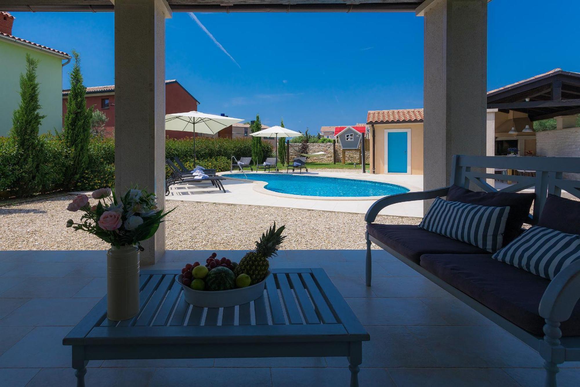 Villa Luka In With Pool & Playground Only 600 Meter From The Fazana