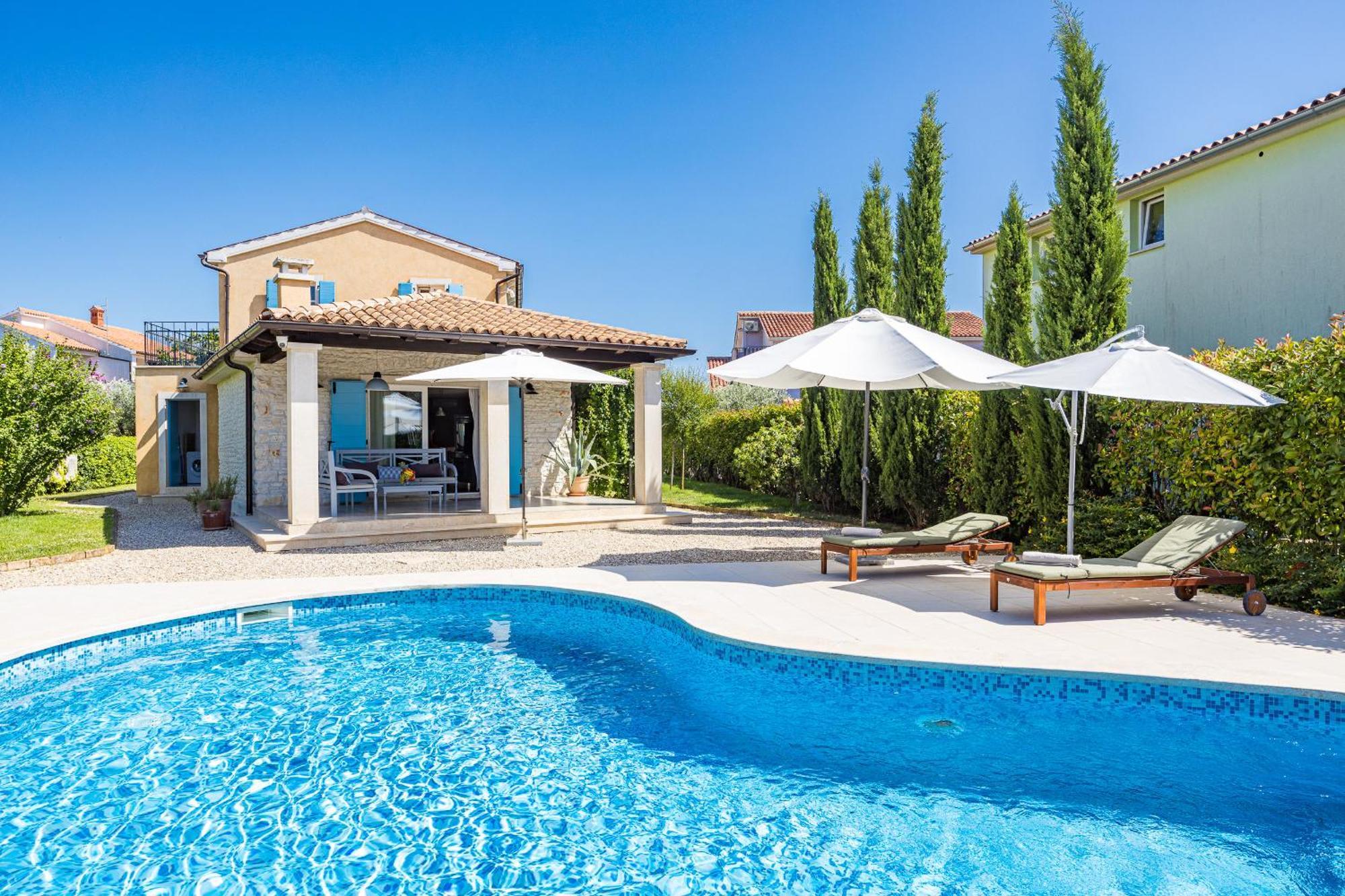 Villa Luka In With Pool & Playground Only 600 Meter From The