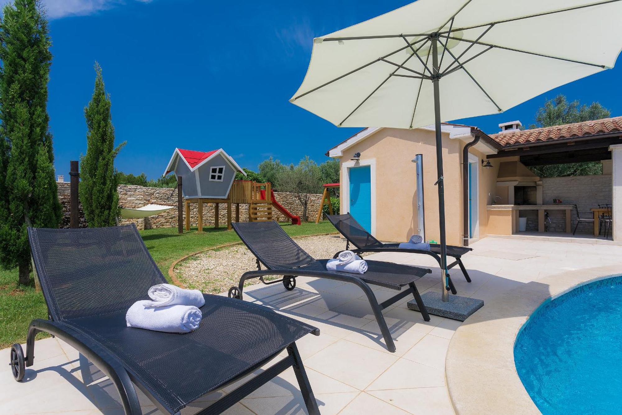 Villa Luka In With Pool & Playground Only 600 Meter From The Fazana