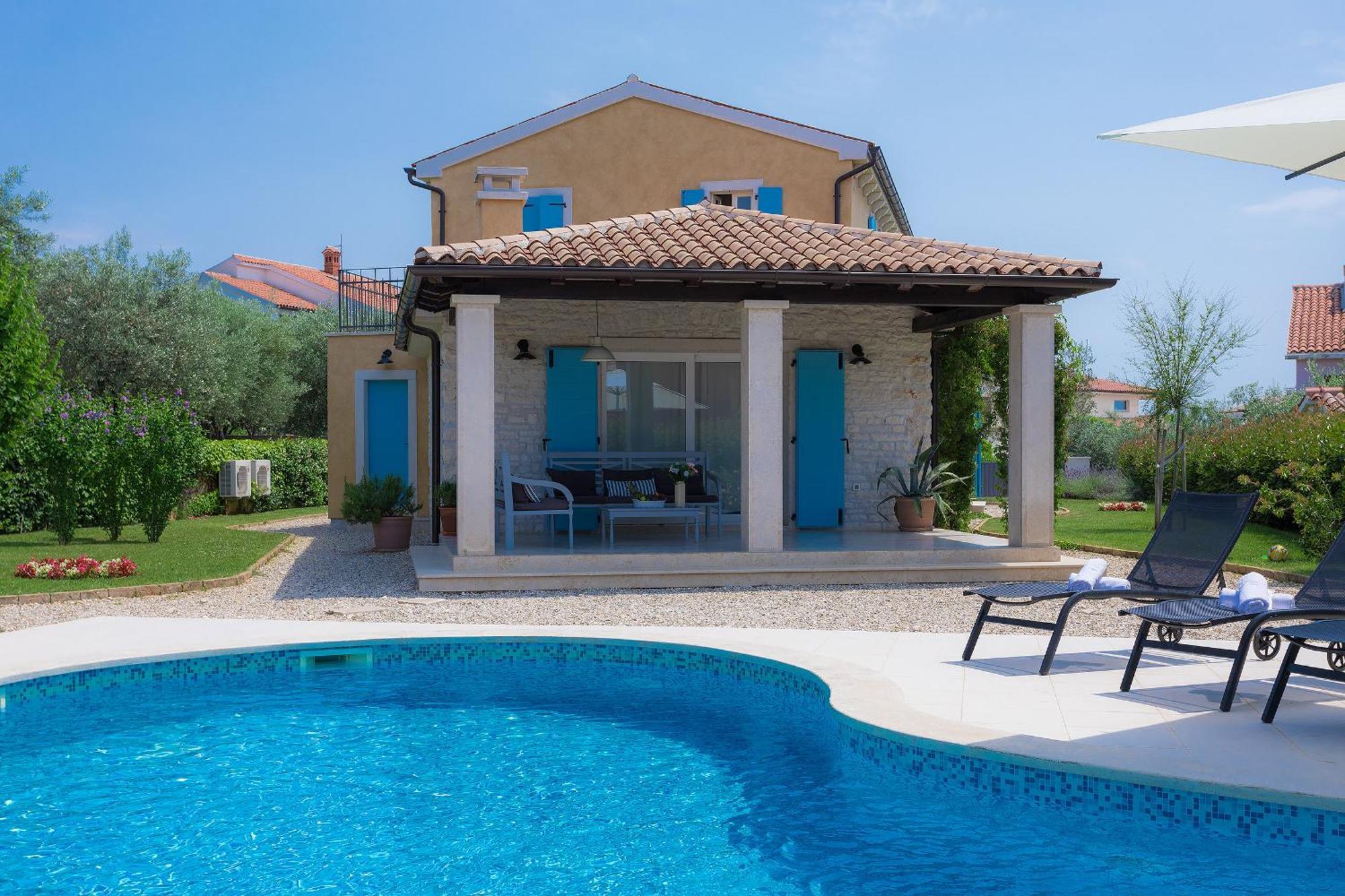 Luka In With Pool & Playground Only 600 Meter From The * Fazana
