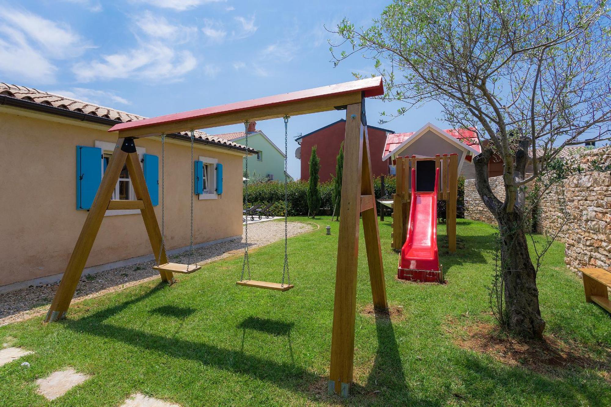 Villa Luka In With Pool & Playground Only 600 Meter From The